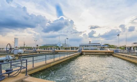 Antiespumantes en el tratamiento del agua: mejora de la eficiencia y la estabilidad del sistema